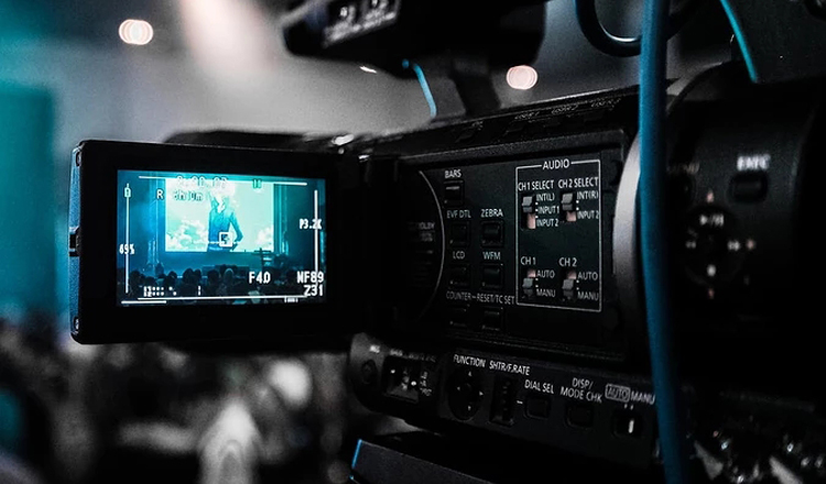 短视频制作自学好还是参加培训班好？