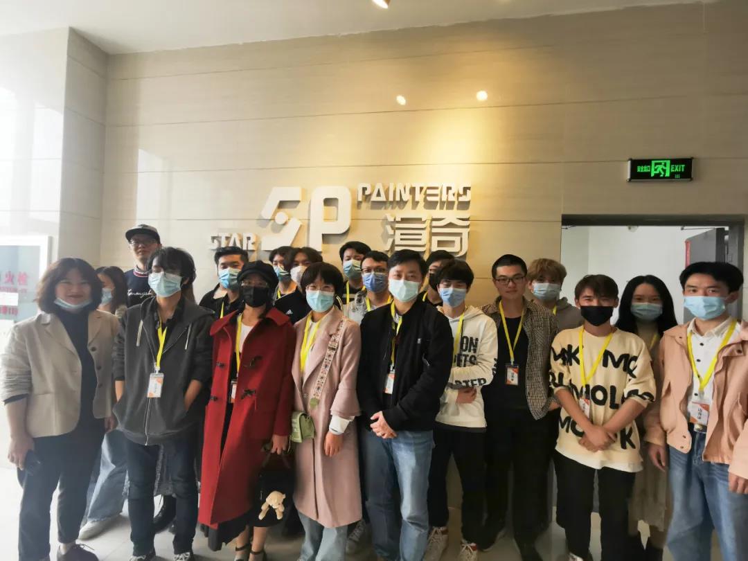 ▲在公司我们的合影
